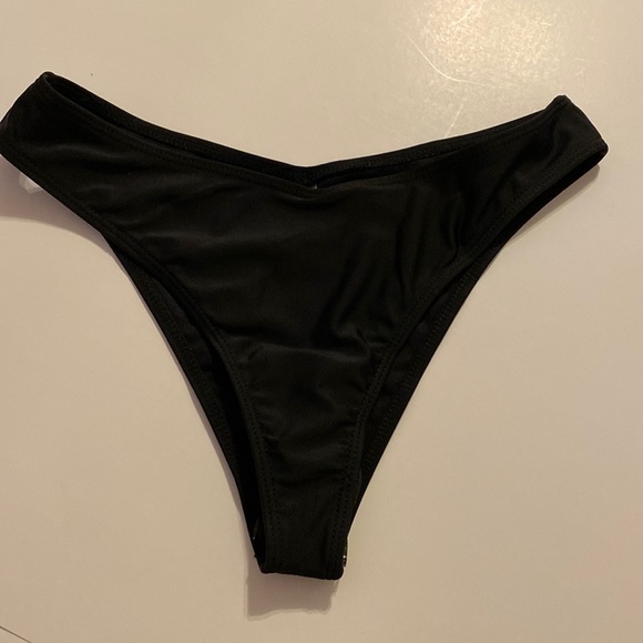 Never worn bikini bottom - Picture 1 of 3